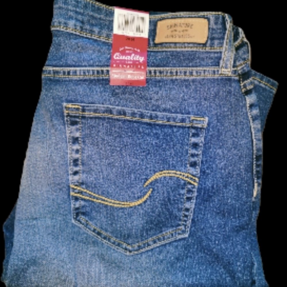 NWT - LEV Strauss Boot Leg Jeans